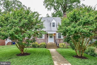 4313 18th St N, Arlington, VA 22207