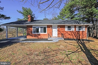 12238 Walnut Point Rd, Hagerstown, MD 21740