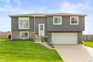 1211 Devon Dr, Papillion, NE 68046