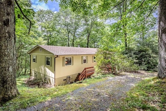 821 Old Chestnut Mountain Rd, Newland, NC 28657