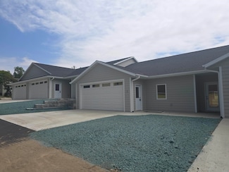 709 Washington St Unit 3, Decorah, IA 52101