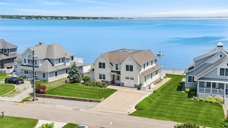 9 Shinnecock Rd, East Quogue, NY 11942
