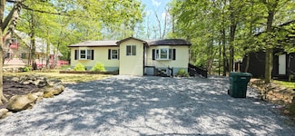 3359 Woodland Dr, Tobyhanna, PA 18466