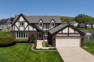 9733 S Cambridge Ct, Palos Hills, IL 60465