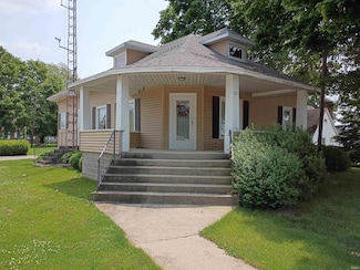 112 N Yale St, Mentone, IN 46539