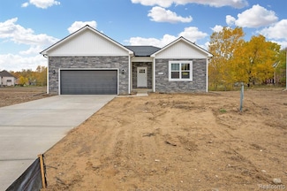 5232 Farmridge Ln, Grand Blanc, MI 48439