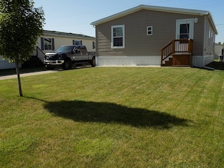 24660 Canyon Cir, Flat Rock, MI 48134