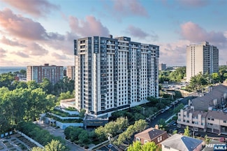 1265 15th St Unit 11L, Fort Lee, NJ 07024