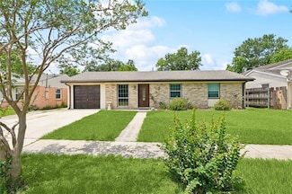 2412 Riverbend Dr, Violet, LA 70092