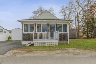 28 Washington Dr, Wareham, MA 02571