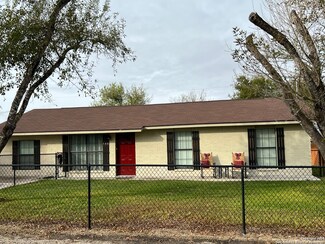 108 W Mesquite St, Karnes City, TX 78118