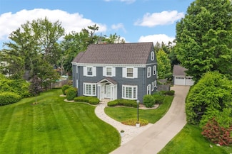 307 Crescent St SE, Cedar Rapids, IA 52403