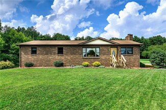 331 Woodlands Rd, Evans City, PA 16033