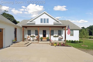 6122 Hartland Rd, Fenton, MI 48430