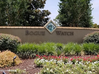 309 Seafarer St, White Oak, NC 28570