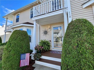 118 Boylston Dr, Cranston, RI 02921