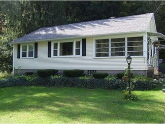 91 Water St, Leeds, MA 01053