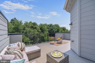2550 Farmstead Dr, Rockville, MD 20850