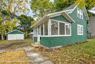 406 Pleasant St, Lansing, MI 48906