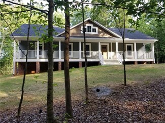 12531 Deaton Ln, Amelia Court House, VA 23002