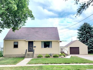 526 12th St SE, Mason City, IA 50401