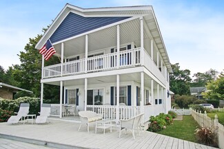 1209 Beach Dr, Holland, MI 49423