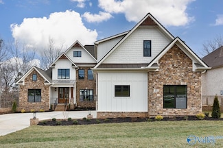 17 Ridge Bluff Cir SE, Huntsville, AL 35803