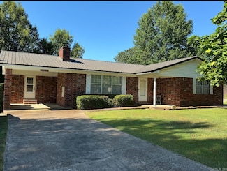 521 W 10th St, Newark, AR 72562