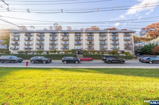 1150 River Rd Unit 3H, Edgewater, NJ 07020