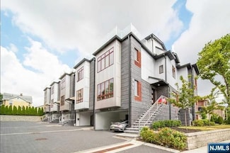 801A Edgewood Ln, Fort Lee, NJ 07024