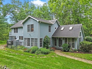 112 Shire Ln, East Stroudsburg, PA 18301