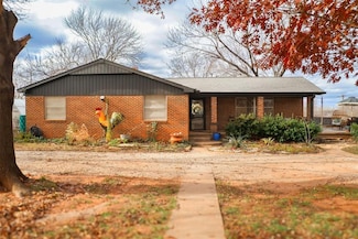 911 N Oak St, Guthrie, OK 73044