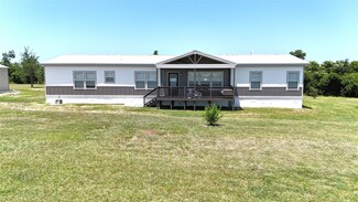 105 Cr 4025 Rd, Lott, TX 76656