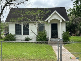 1511 E Constitution St, Victoria, TX 77901