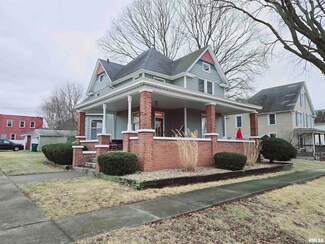 87 N West St, Farmington, IL 61531