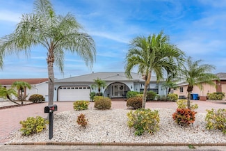 910 Chipaway Dr, Apollo Beach, FL 33572