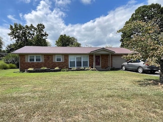 659 Woodland Circle Dr, Scottsville, KY 42164