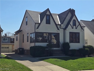 6305 Farnsworth Dr, Cleveland, OH 44129