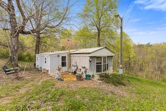 1116 Hillview Ln, Chapmansboro, TN 37035