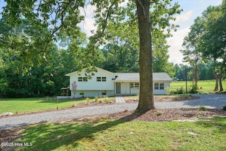 2389 Niagara Carthage Rd, Carthage, NC 28327