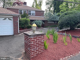 20 Hidden Ln, Feasterville Trevose, PA 19053