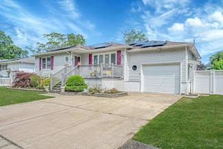 43 Ranch Dr, Shirley, NY 11967