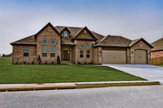 553 King Arthur Dr, Springdale, AR 72762
