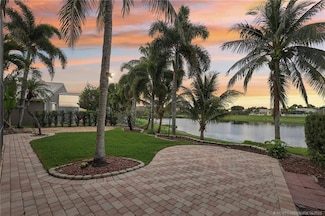 907 SE Westminster Place, Stuart, FL 34997
