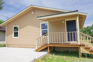 806 W Powell St, Beeville, TX 78102