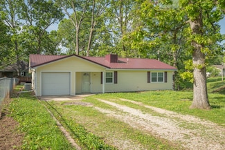 132 Robinhood Dr, Cassville, MO 65625