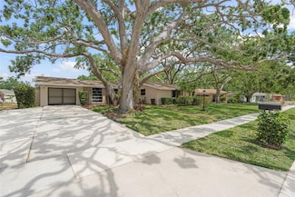 2815 Mayflower St, Sarasota, FL 34231