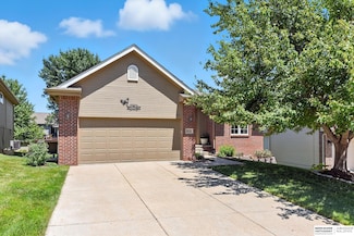 4918 Fountain Dr, Papillion, NE 68133