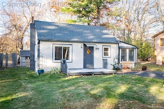 8370 Arlis St, Commerce Township, MI 48382