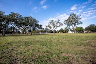 1310 N Wharton St, El Campo, TX 77437